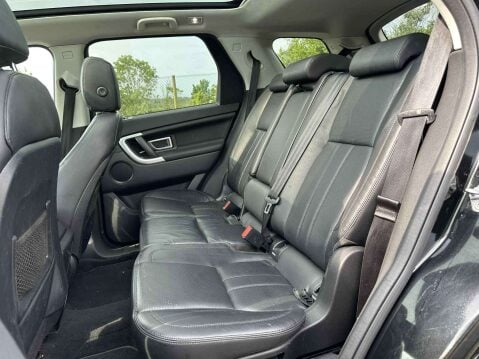 Land Rover Discovery Sport 2.0 Discovery Sport Black HSE TD4 Auto 4WD 5dr 12