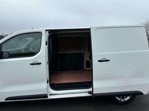 Vauxhall Vivaro 1.5 Vivaro 2700 Dynamic S/S 6