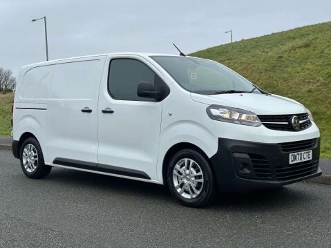 Vauxhall Vivaro 1.5 Vivaro 2700 Dynamic S/S 1