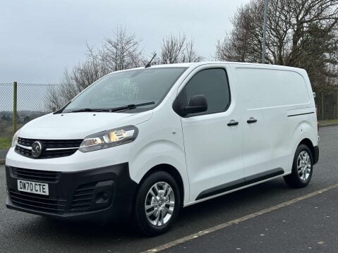Vauxhall Vivaro 1.5 Vivaro 2700 Dynamic S/S 3
