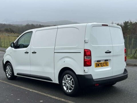 Vauxhall Vivaro 1.5 Vivaro 2700 Dynamic S/S 4