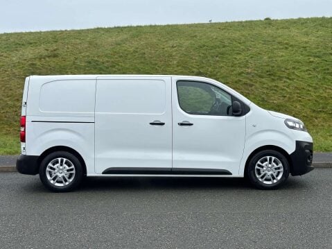 Vauxhall Vivaro 1.5 Vivaro 2700 Dynamic S/S 5