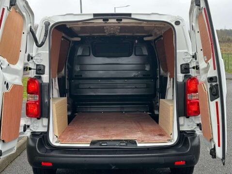 Vauxhall Vivaro 1.5 Vivaro 2700 Dynamic S/S 7