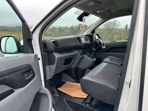Vauxhall Vivaro 1.5 Vivaro 2700 Dynamic S/S 10