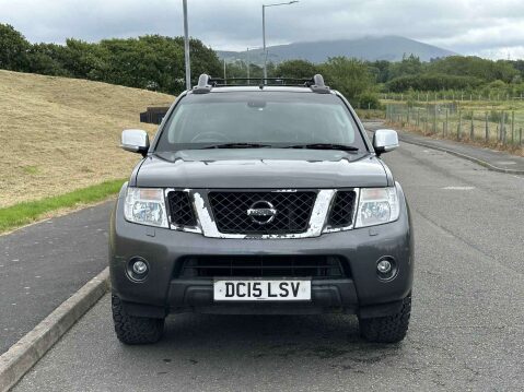 Nissan Navara 2.5 Navara Tekna dCi 4WD 5dr 2