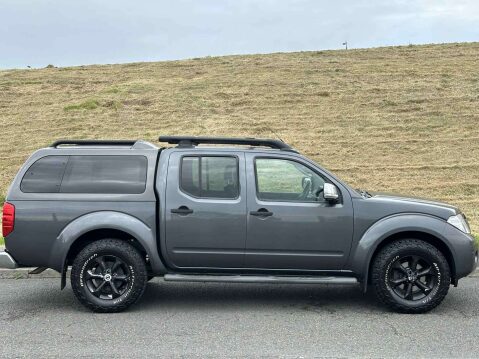Nissan Navara 2.5 Navara Tekna dCi 4WD 5dr 4