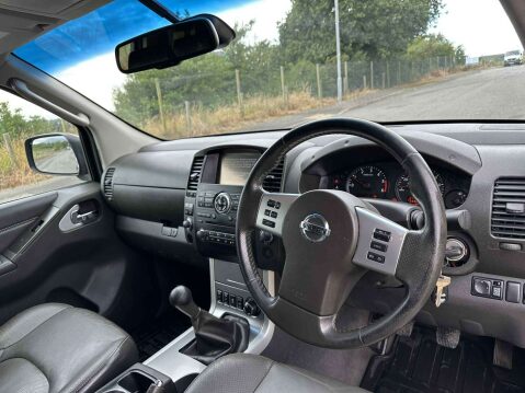 Nissan Navara 2.5 Navara Tekna dCi 4WD 5dr 7