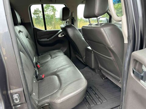 Nissan Navara 2.5 Navara Tekna dCi 4WD 5dr 9