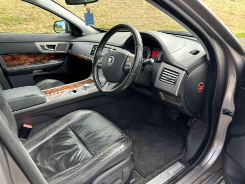 Jaguar XF 3.0 XF Luxury V6 Auto 4dr 9