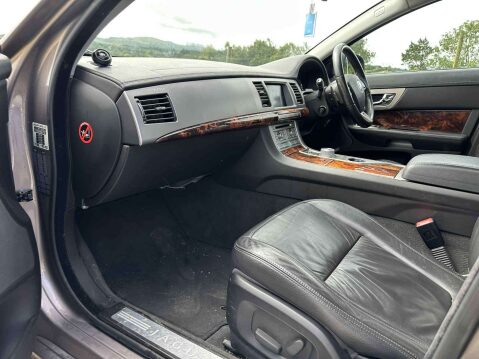 Jaguar XF 3.0 XF Luxury V6 Auto 4dr 10