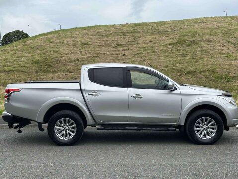 Mitsubishi L200 2.4 L200 Barbarian Double Cab DI-D 4WD 5dr 3
