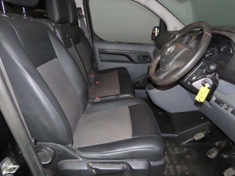 Vauxhall Vivaro 1.5 Vivaro 2700 Sportive S/S 10