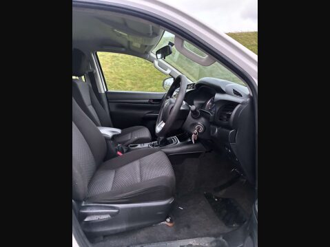 Toyota Hilux 2.4 HI-Luxury Active D-4D 4WD Double Cab 4WD 5dr 11