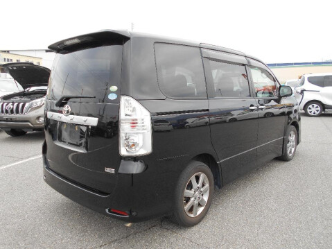 Toyota Voxy 2.0 ZS KIRAMEKI + 8 Seats 3