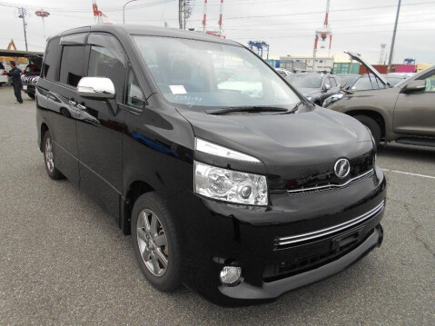 Toyota Voxy 2.0 ZS KIRAMEKI + 8 Seats 1