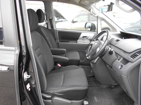 Toyota Voxy 2.0 ZS KIRAMEKI + 8 Seats 7