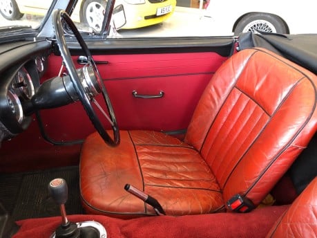 MG B ROADSTER RESTORED IN 2006 SAME FAMILY OWNED SINCE 1980 8