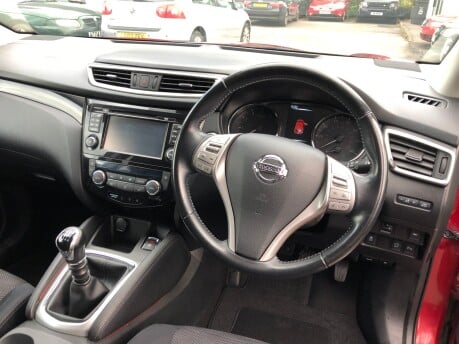 Nissan Qashqai 1.6 Petrol N-TEC PLUS DIG-T Panoramic Roof Sat Nav Rear camera 65000m FSH 29