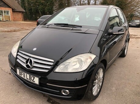 Mercedes-Benz A Class A160 ELEGANCE SE automatic petrol 5 door 62,000 FSH ULEZ compliant 13