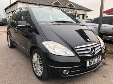 Mercedes-Benz A Class A160 ELEGANCE SE automatic petrol 5 door 62,000 FSH ULEZ compliant 18