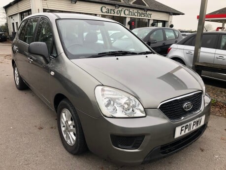 Kia Carens 1.6 CRDI 1 just 49,000 miles service history, radio CD, electric windows 3