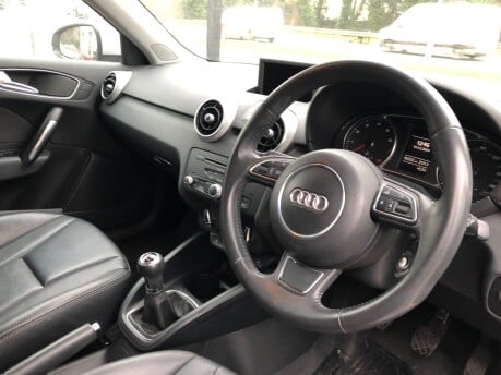 Audi A1 SPORTBACK TFSI SPORT leather, heated seats, 17" alloys, cruise, bluetooth 2