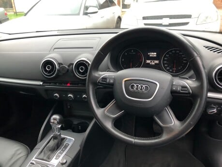 Audi A3 2.0 TDI SE automatic 2 owners, just 41,000m NAV, DAB, LEATHER, REAR CAMERA 4