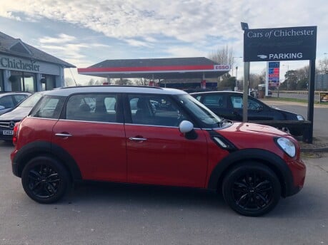 Mini Countryman COOPER SD 2.0 Diesel automatic just 54,000m FSH, sensors, bluetooth 9