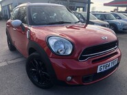 Mini Countryman COOPER SD 2.0 Diesel automatic just 54,000m FSH, sensors, bluetooth 26