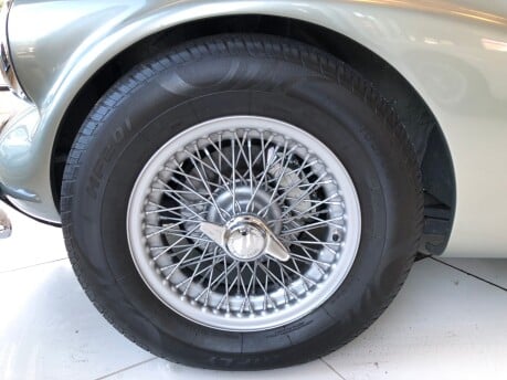 Daimler SP250 RARE AUTOMATIC COMPLETE RESTORATION IN 2016 7