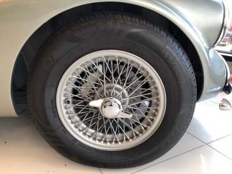 Daimler SP250 RARE AUTOMATIC COMPLETE RESTORATION IN 2016 10