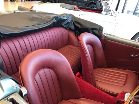 Daimler SP250 RARE AUTOMATIC COMPLETE RESTORATION IN 2016 15