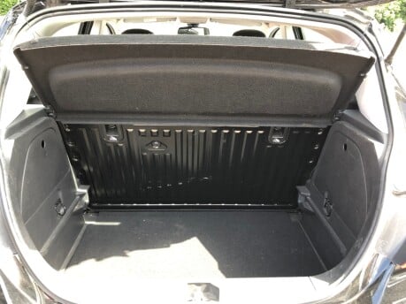 Vauxhall Corsa 1.4 SRI 5 door petrol 61,000 miles, low insurance ULEZ compliant, 2 owners 13