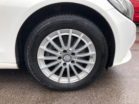 Mercedes-Benz C Class C220 D SE Automatic Estate 64000m FSH only £35 Tax ULEZ complaint 26