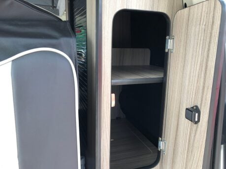 Nissan Elgrand 3.5 V6 Automatic Highway Star 4 berth Camper van with pop up roof 57000m 32