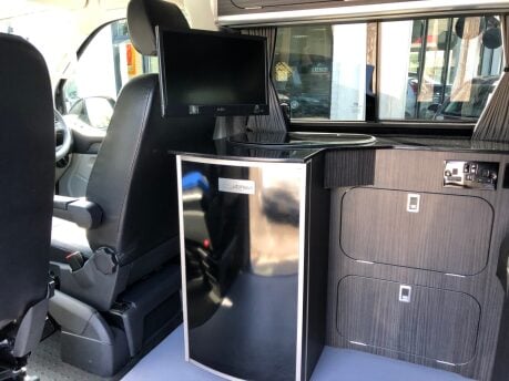 Volkswagen Transporter 2.0 T28 TDI TRENDLINE BMT CAMPERVAN Autohaus Spartan Conversion 4 Berth 3