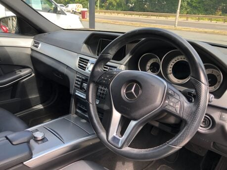 Mercedes-Benz E Class E220 CDI SE automatic, just 61,000m FSH, £35 tax, leather, nav, sensors 4
