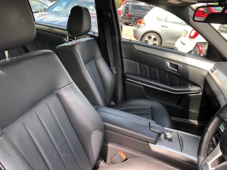 Mercedes-Benz E Class E220 CDI SE automatic, just 61,000m FSH, £35 tax, leather, nav, sensors 5