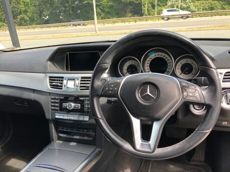 Mercedes-Benz E Class E220 CDI SE automatic, just 61,000m FSH, £35 tax, leather, nav, sensors 2