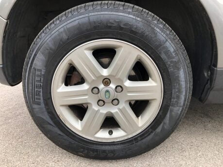 Land Rover Freelander 2.2 TD4 E GS 68,000m, service history, sensors, towbar, AC, 3 owners 19