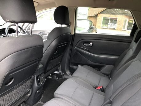 Kia Carens 1.6 2 ECODYNAMICS CRDI just 62,000m FSH, 2 owners, 7 seats, £165 tax 14