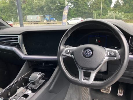 Volkswagen Touareg V6 R-LINE TECH TDI automatic, 83,000m 2 owners £5000 of options 2