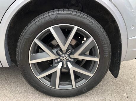 Volkswagen Touareg V6 R-LINE TECH TDI automatic, 83,000m 2 owners £5000 of options 13