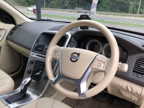Volvo XC60 2.0 D4 SE NAV 2WD automatic 69,000m NAV, cruise control, bluetooth 2