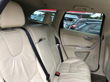 Volvo XC60 2.0 D4 SE NAV 2WD automatic 69,000m NAV, cruise control, bluetooth 7