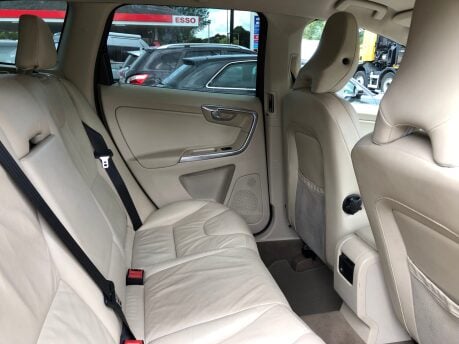 Volvo XC60 2.0 D4 SE NAV 2WD automatic 69,000m NAV, cruise control, bluetooth 8