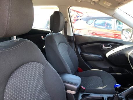 Hyundai ix35 1.7 CRDI STYLE 86,000 miles, 2 owners, sensors, AC, heated seats F+R 4
