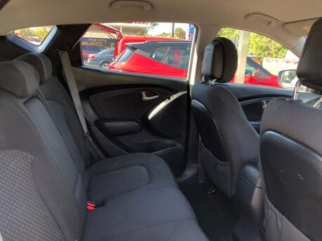 Hyundai ix35 1.7 CRDI STYLE 86,000 miles, 2 owners, sensors, AC, heated seats F+R 5