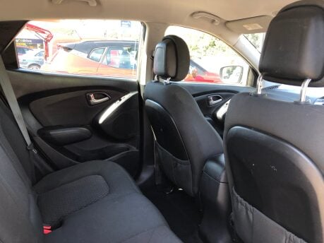 Hyundai ix35 1.7 CRDI STYLE 86,000 miles, 2 owners, sensors, AC, heated seats F+R 6
