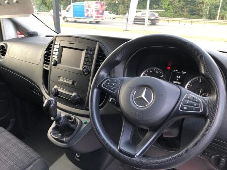 Mercedes-Benz Vito 111 CDI 104,000 miles, 1 owner, service history, AC, NAV, Roof rack, ladder 3